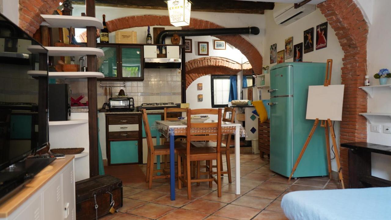 La Taverna Di Gianni Near The Beach Italy Riviera Savona Bagian luar foto