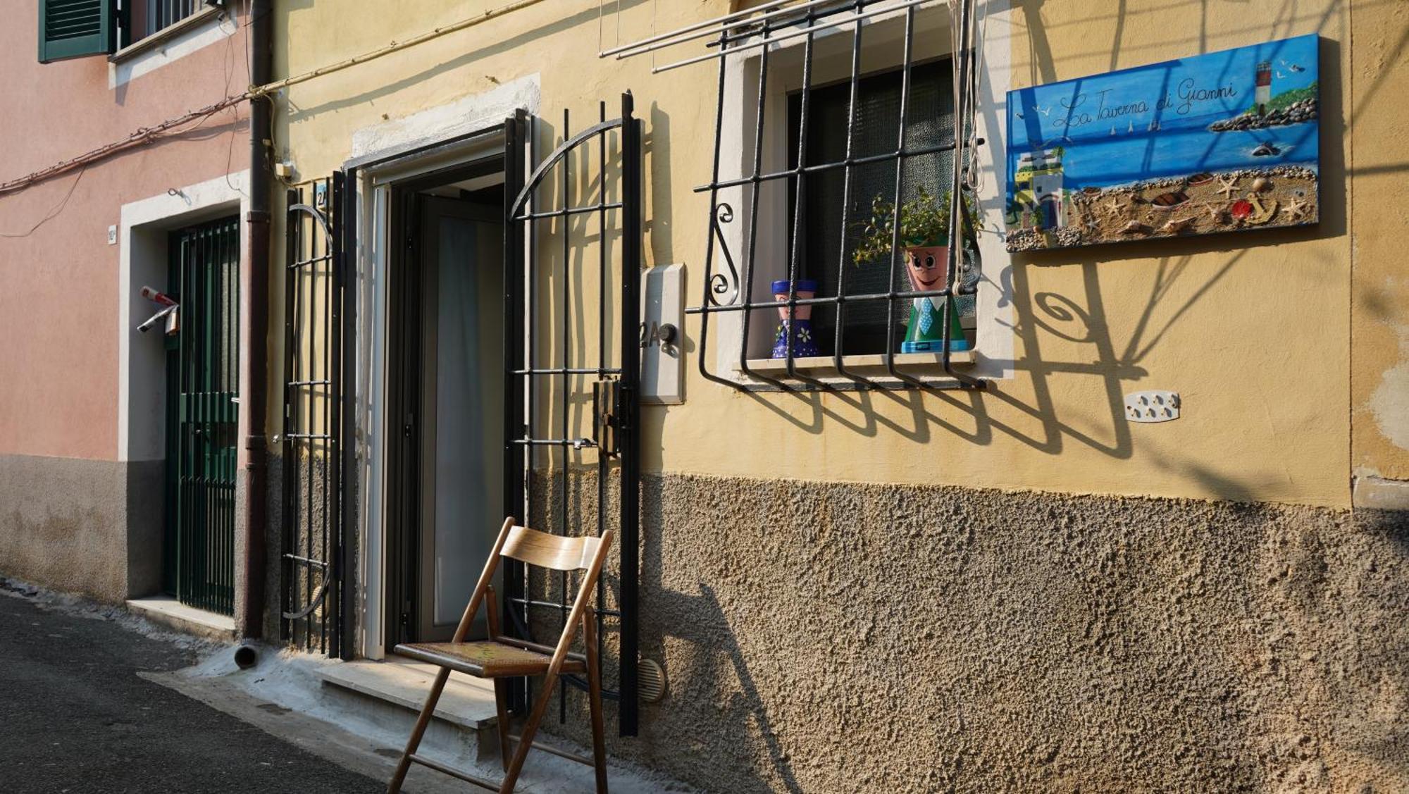 La Taverna Di Gianni Near The Beach Italy Riviera Savona Ruang foto